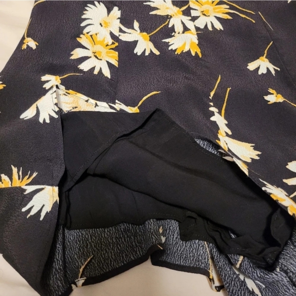 Urban Outfitters black Motif flower romper - Picture 7 of 11